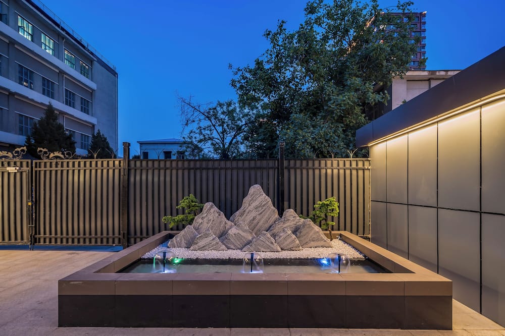 Dequan Luxury JingGuang Hotel