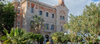 LEVANZO Standard room with small private patio