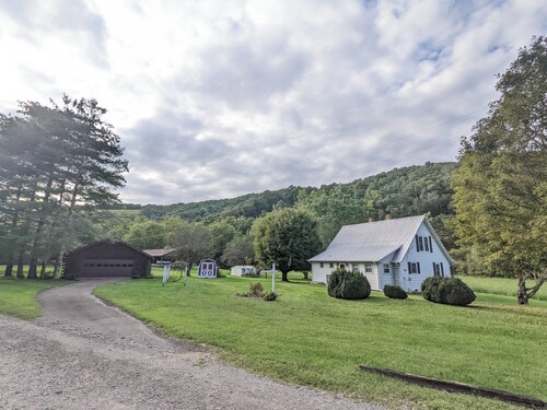 Charming countryside retreat with cozy rooms, modern amenities, and scenic views. Family-friendly!