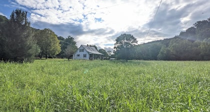 Charming countryside retreat with cozy rooms, modern amenities, and scenic views. Family-friendly!