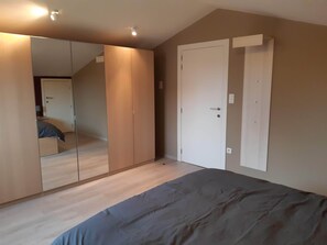 4 bedrooms, in-room safe, WiFi, bed sheets - Beautiful vacation home on a farm in the cycling and hiking paradise of Limburg. (Pelt)