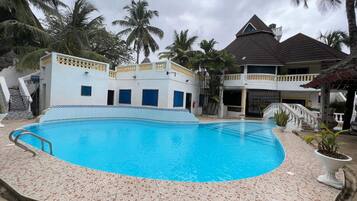 House | Pool