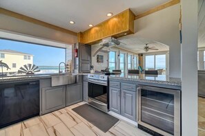 Frigorífic, microones, forn i placa de cuina 