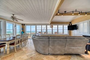 Smart TV, chimenea y videojuegos 