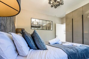 3 habitaciones, escritorio, tabla de planchar con plancha y wifi 