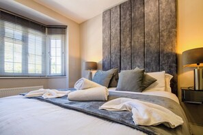 3 bedrooms, desk, iron/ironing board, WiFi