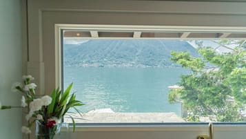 Biệt thự (Villa Bianca - Front Lake Pool) | Quang cảnh hồ