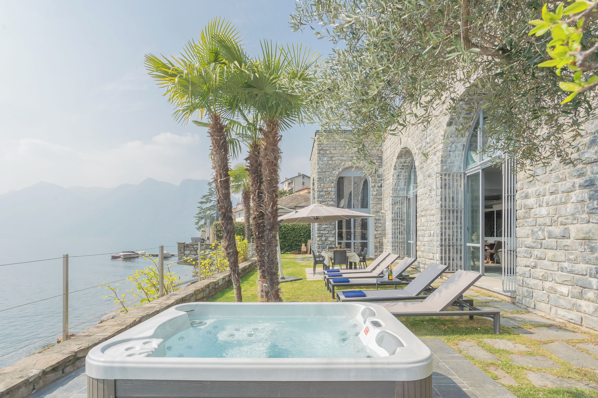 Villa (Villa Sasso On Lake Como) | Private spa tub