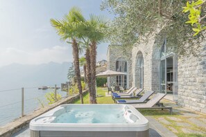 Villa (Villa Bianca - Front Lake Pool) | Private spa tub - Sala Comacina Villas by Rent all Como (Sala Comacina)