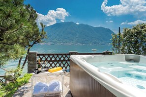 Villa (Villa Bianca - Front Lake Pool) | Privat boblebad
