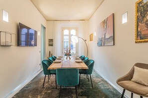 Apartamento (2 Bedrooms) | Sala de jantar