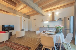 1 habitación, tabla de planchar con plancha, cunas y wifi gratis 