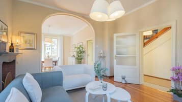 Villa (3 Bedrooms) | Living area