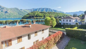A villa with a tiled roof overlooking a lake and mountains. - Villa Ida by Rent all Como (Tremezzina)