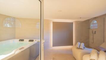 Vila (3 Bedrooms) | Banheira de hidromassagem particular