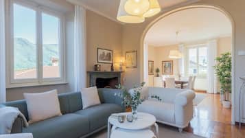 Villa (3 Bedrooms) | Coin séjour | Télévision à écran plat de 32 pouces avec chaînes par satellite