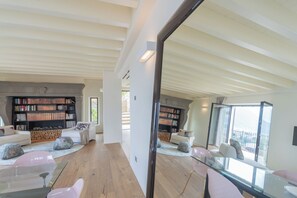 Villa (3 Bedrooms) | Living area