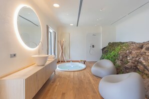 Villa (3 Bedrooms) | Private spa tub - Villa Donatella - Private SPA e Infinity Pool by Rent all Como (Gravedona)