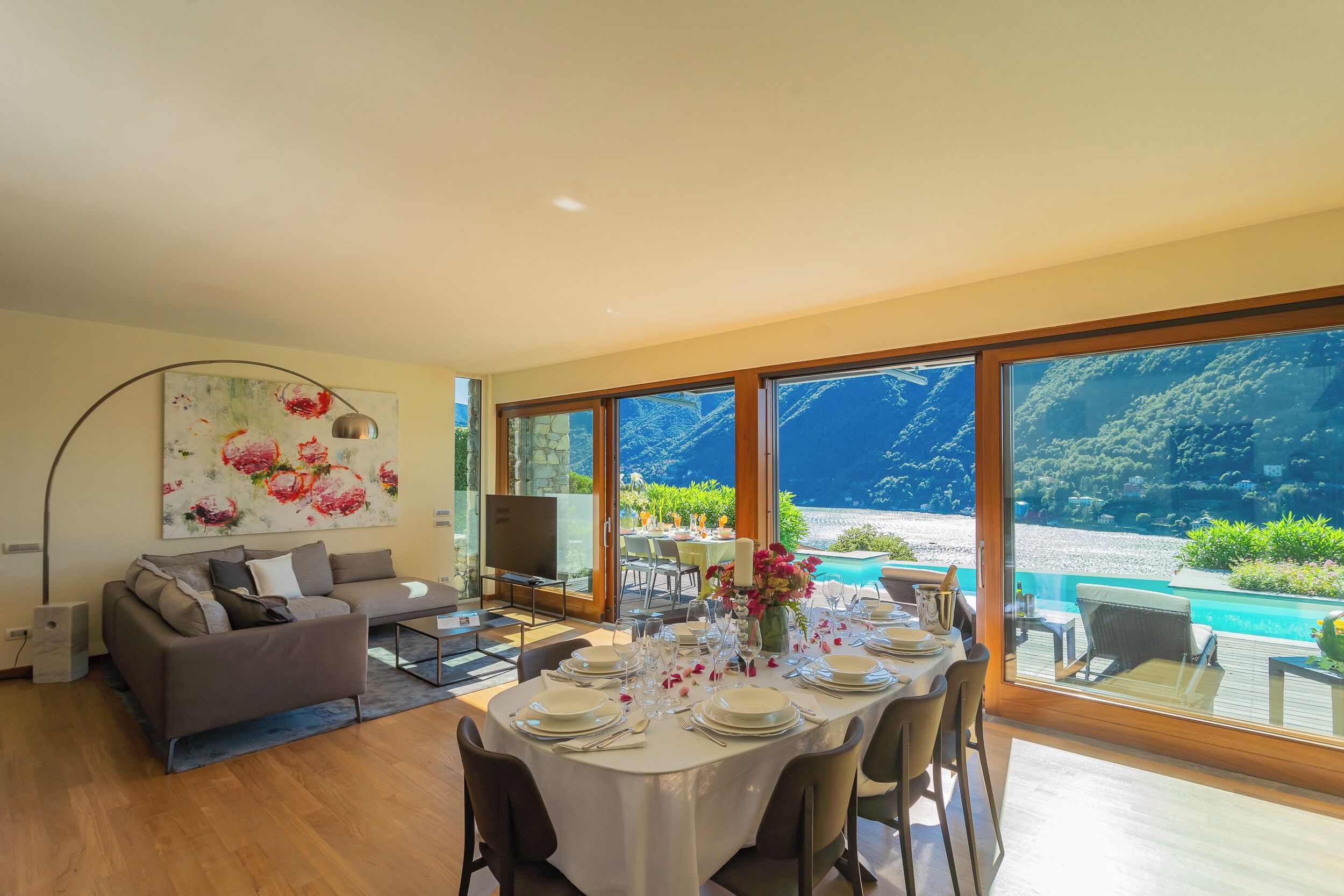 ヴィラ (4 Bedrooms) | リビング エリア | 32 インチの薄型テレビ (ケーブル放送視聴可)