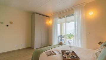 Villa (4 Bedrooms) | 4 bedrooms, iron/ironing board, bed sheets