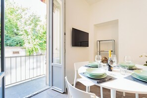 Appartement (1 Bedroom) | Salle à manger