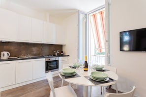 公寓 (1 Bedroom) | 私人厨房 | 冰箱、烤箱、炉灶、意式浓缩咖啡机