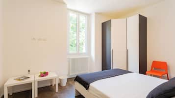 Apartment (1 Bedroom) | 1 bedroom, iron/ironing board, bed sheets
