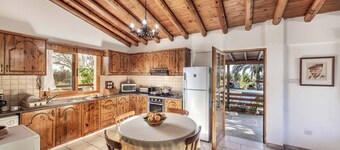 Coral Bay Cottage