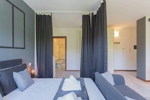 Apartment (0 Bedroom) | Laptop workspace, iron/ironing board, bed sheets - Black Loft Como by Rent all Como (Como)