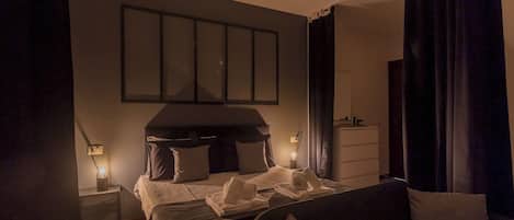 Appartement (0 Bedroom) | Espace de travail pour ordinateur portable, fer et planche à repasser