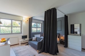 Interior - Black Loft Como by Rent all Como (Como)