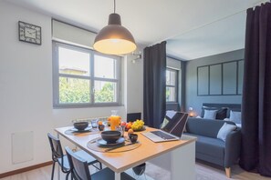 Interior - Black Loft Como by Rent all Como (Como)