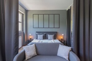 Apartment (0 Bedroom) | Laptop workspace, iron/ironing board, bed sheets - Black Loft Como by Rent all Como (Como)