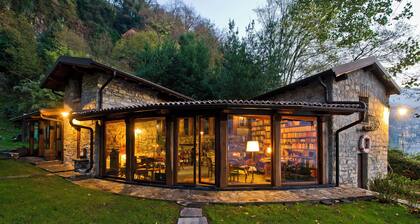 The Writer's Nest by Rent all Como