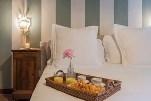 Villa (Multiple Bedrooms) | 7 dormitorios, tabla de planchar con plancha, ropa de cama