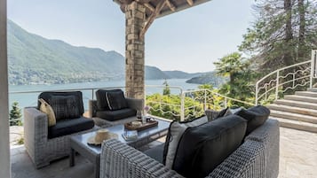 ๋น๋ผ (Multiple Bedrooms) | ํ
๋ผ์ค/ํํฐ์ค