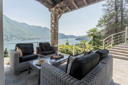 Villa Chiara Moltrasio With Private Garden by Rent all Como