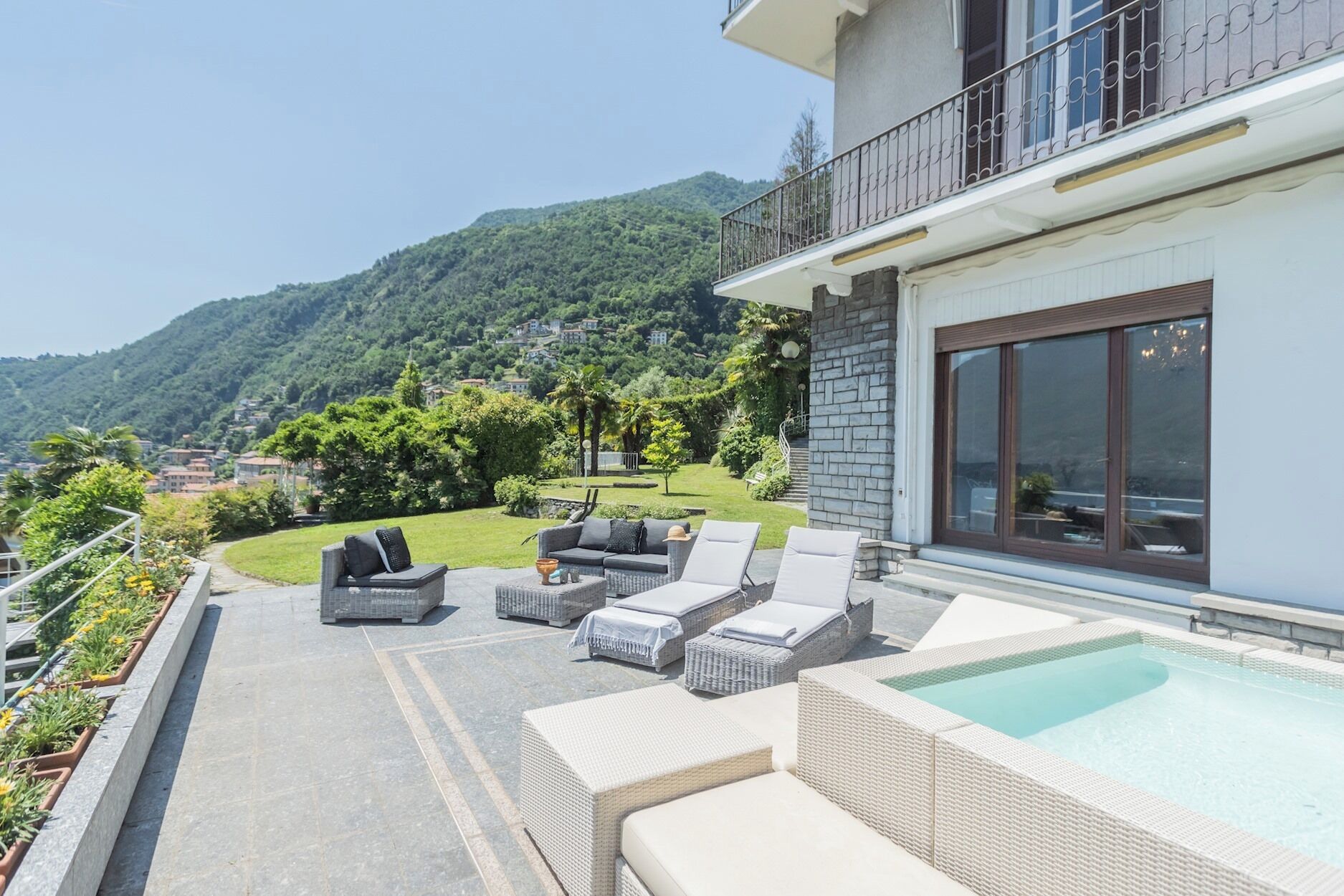 Villa (Multiple Bedrooms) | Terrasse/gårdhave