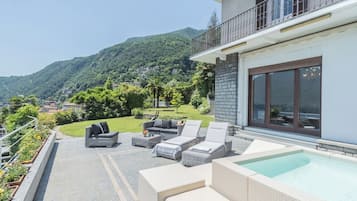 Villa (Multiple Bedrooms) | Terrasse/gårdhave