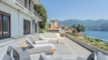 ํ
๋ผ์ค/ํํฐ์ค