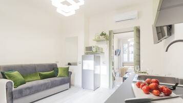 Apartment, Balcony (Green Suite) | Living area