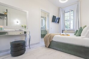 Apartment, Balcony (Green Suite) | 1 bedroom, iron/ironing board, bed sheets - Cernobbio Dream Suites by Rent all Como (Cernobbio)