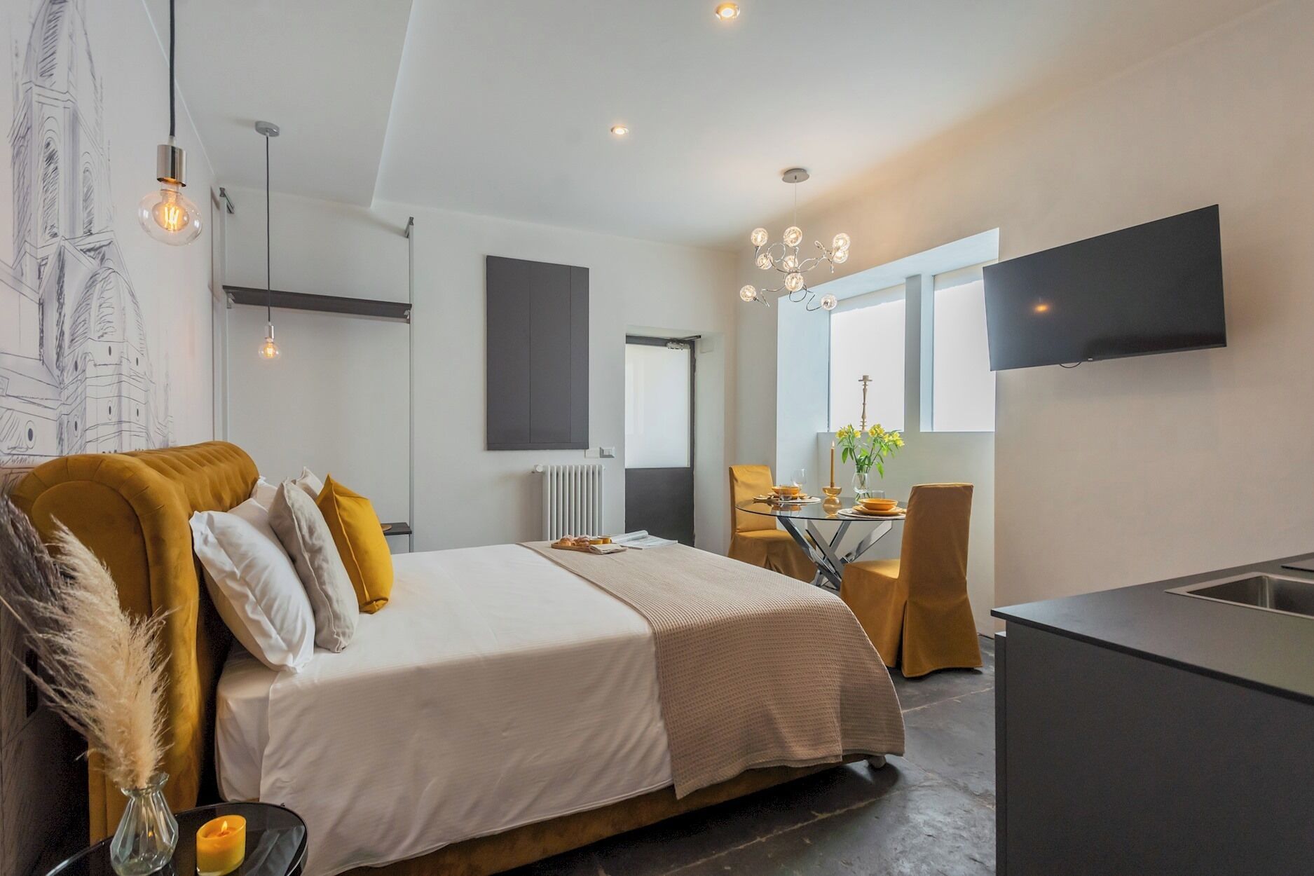 Apartment (Duomo Suite) | Living area | 32-inch flat-screen TV with cable channels