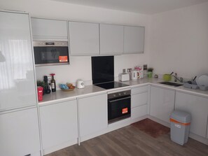 Leilighet | Eget kjøkken | Kjøleskap, mikrobølgeovn, ovn og kokeplater