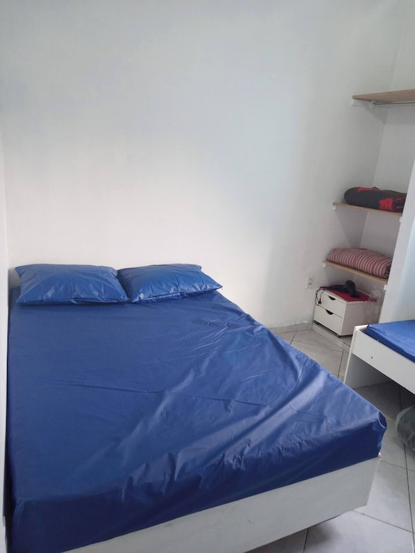 2 bedrooms, iron/ironing board, WiFi