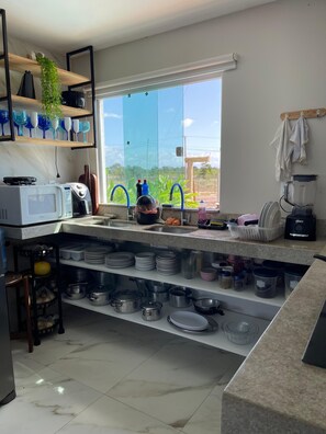 Frigorífic, microones, forn i placa de cuina 