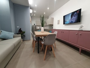 Smart TV - Appartamento Libeccio - Playa degli Angeli 200 mt dal mare (Gabicce Mare)