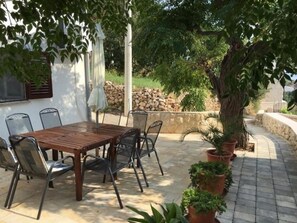 Outdoor dining - Holiday Home Jan (Stara Novalja)