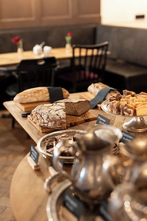 Free daily buffet breakfast - Hotel Kühbacher (Passau)