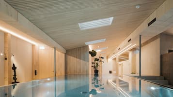 サウナ、スチームサウナ、ボディ トリートメント、タイ式マッサージ、スポーツ マッサージ、フェイシャル トリートメント